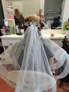 Veresegyház Gödöllő Szada Erdőkertes Őrbottyán Vágás Festés Fonás Hajhosszabbítás Ombre, Balayage, Brazil hajhosszabbítás, hőillesztéses, kerationos hajszerkezetépítés holland fonás hapánt fonás