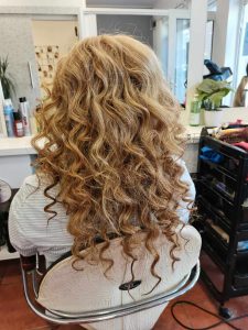 Veresegyház Gödöllő Szada Erdőkertes Őrbottyán Vágás Festés Fonás Hajhosszabbítás Ombre, Balayage, Brazil hajhosszabbítás, hőillesztéses, kerationos hajszerkezetépítés holland fonás hapánt fonás