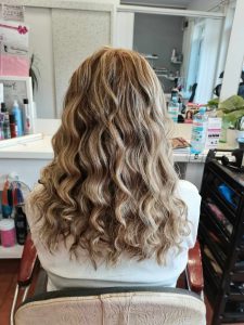 Veresegyház Gödöllő Szada Erdőkertes Őrbottyán Vágás Festés Fonás Hajhosszabbítás Ombre, Balayage, Brazil hajhosszabbítás, hőillesztéses, kerationos hajszerkezetépítés holland fonás hapánt fonás